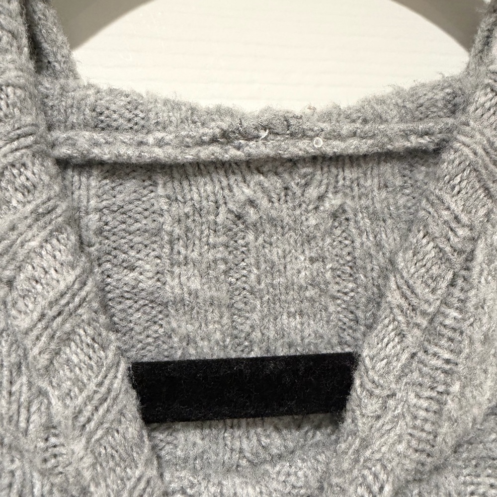 Auth.✅ ALO Yoga Bliss Knit Crop Hoodie in “Athletic Heather Grey” Size M/L🩶 - Picture 4 of 9